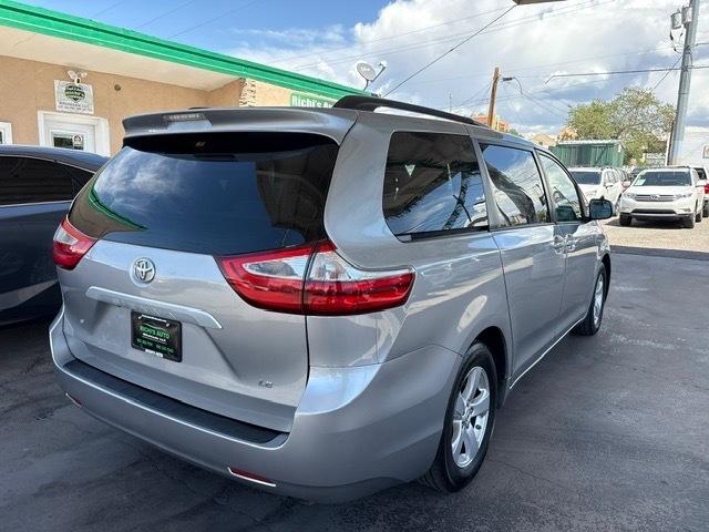 Toyota Sienna LE 8-Passenger 2017