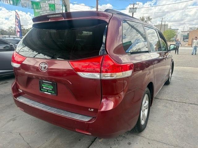 Toyota Sienna LE FWD 8-Passenger V6 2012