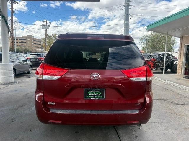 Toyota Sienna LE FWD 8-Passenger V6 2012