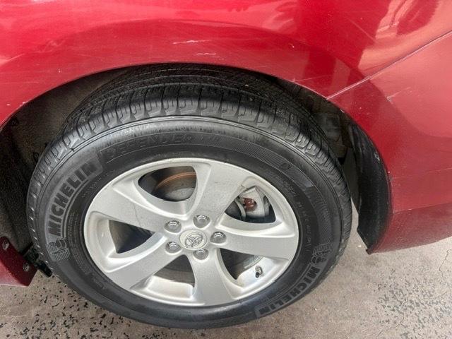 Toyota Sienna LE FWD 8-Passenger V6 2012