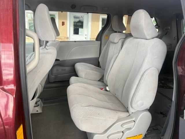 Toyota Sienna LE FWD 8-Passenger V6 2012