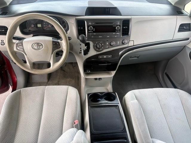 Toyota Sienna LE FWD 8-Passenger V6 2012