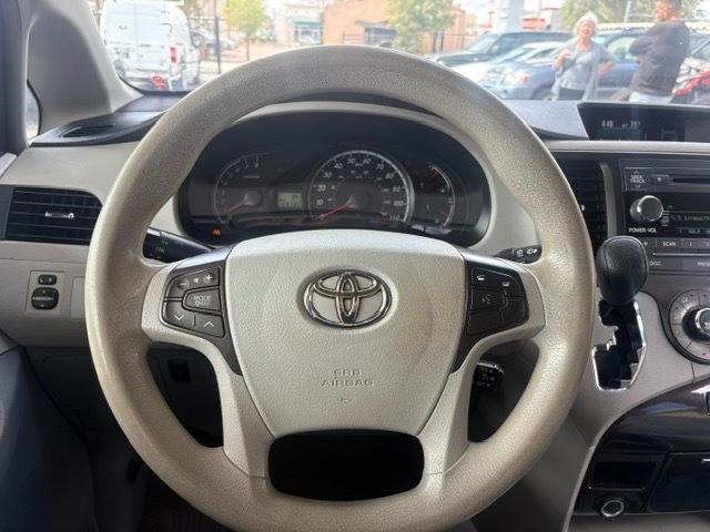 Toyota Sienna LE FWD 8-Passenger V6 2012