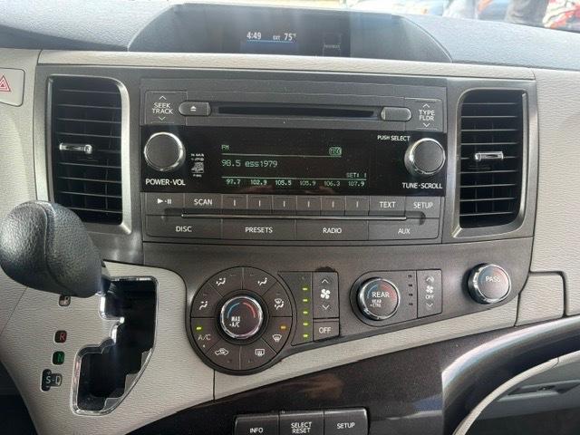Toyota Sienna LE FWD 8-Passenger V6 2012