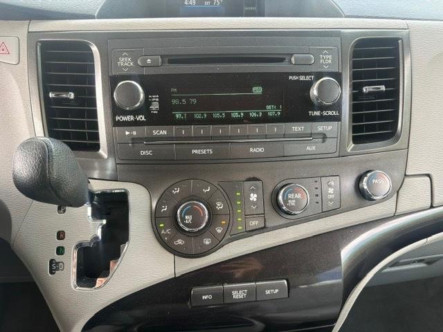 Toyota Sienna LE FWD 8-Passenger V6 2012