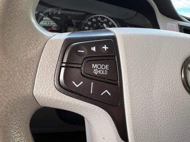 Toyota Sienna LE FWD 8-Passenger V6 2012