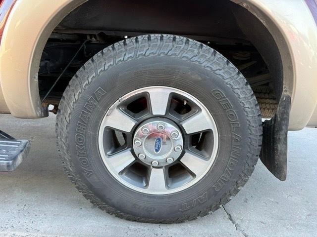 Ford F-250 SD Lariat 2WD 2011