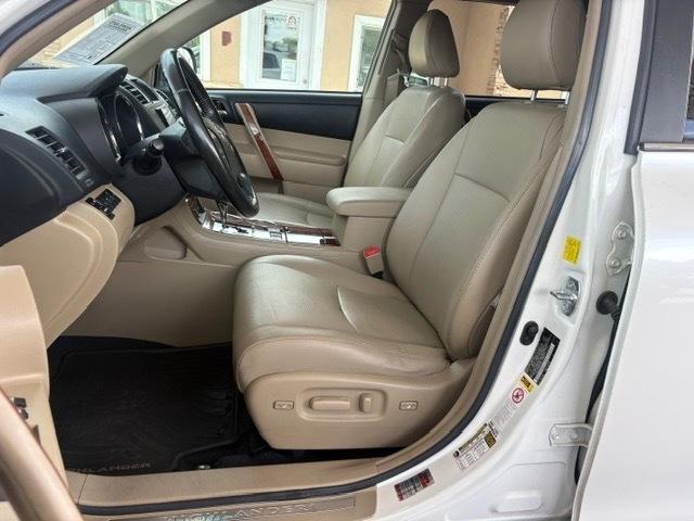 Toyota Highlander Limited 4WD 2011