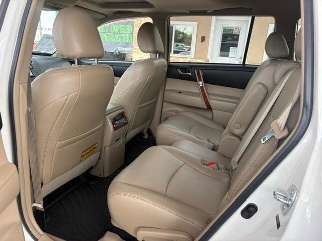 Toyota Highlander Limited 4WD 2011