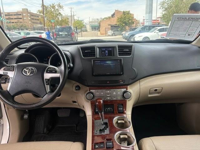 Toyota Highlander Limited 4WD 2011