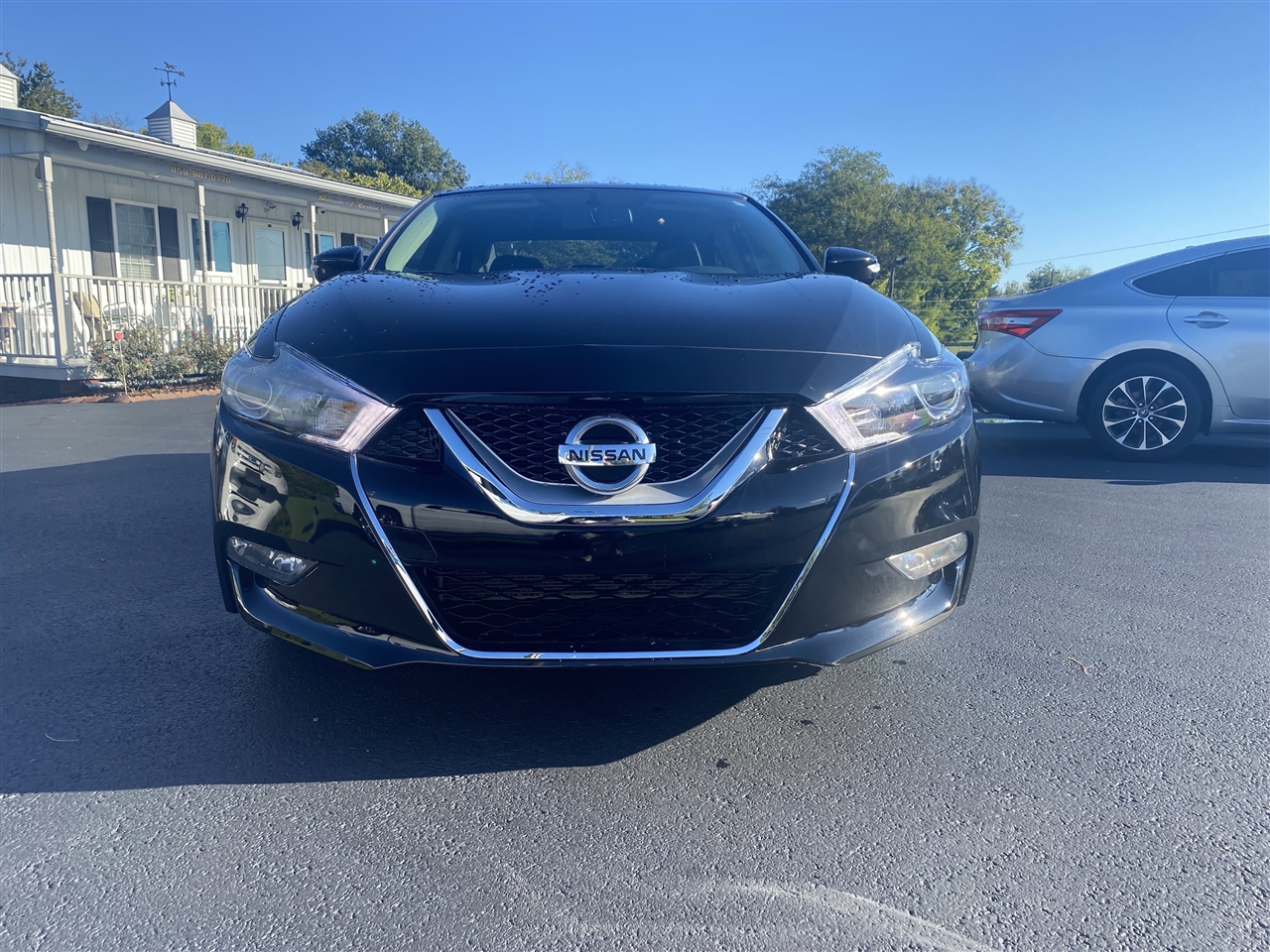 2017 Nissan Maxima SR photo 2