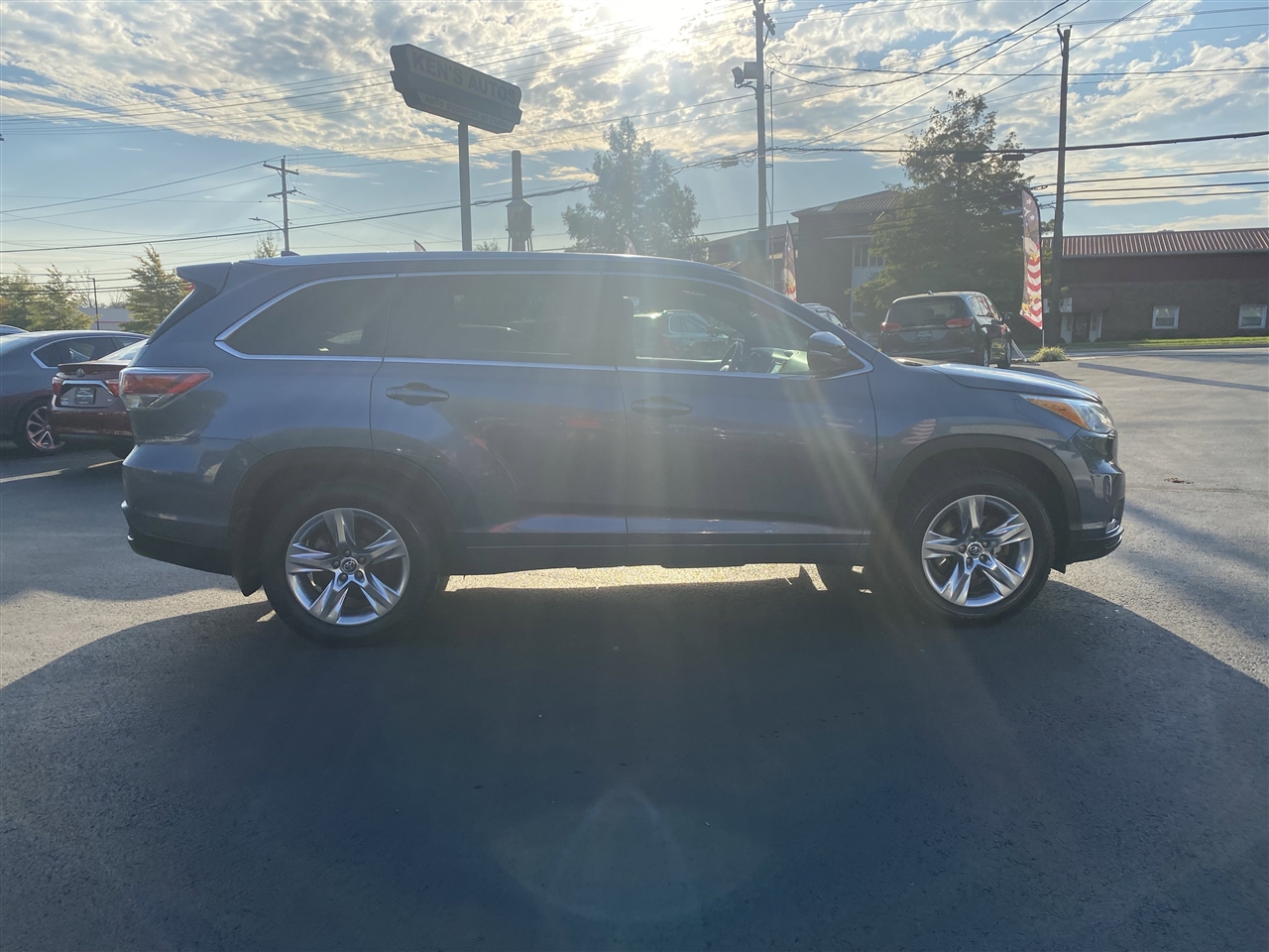 2016 Toyota Highlander Base Hybrid photo 3