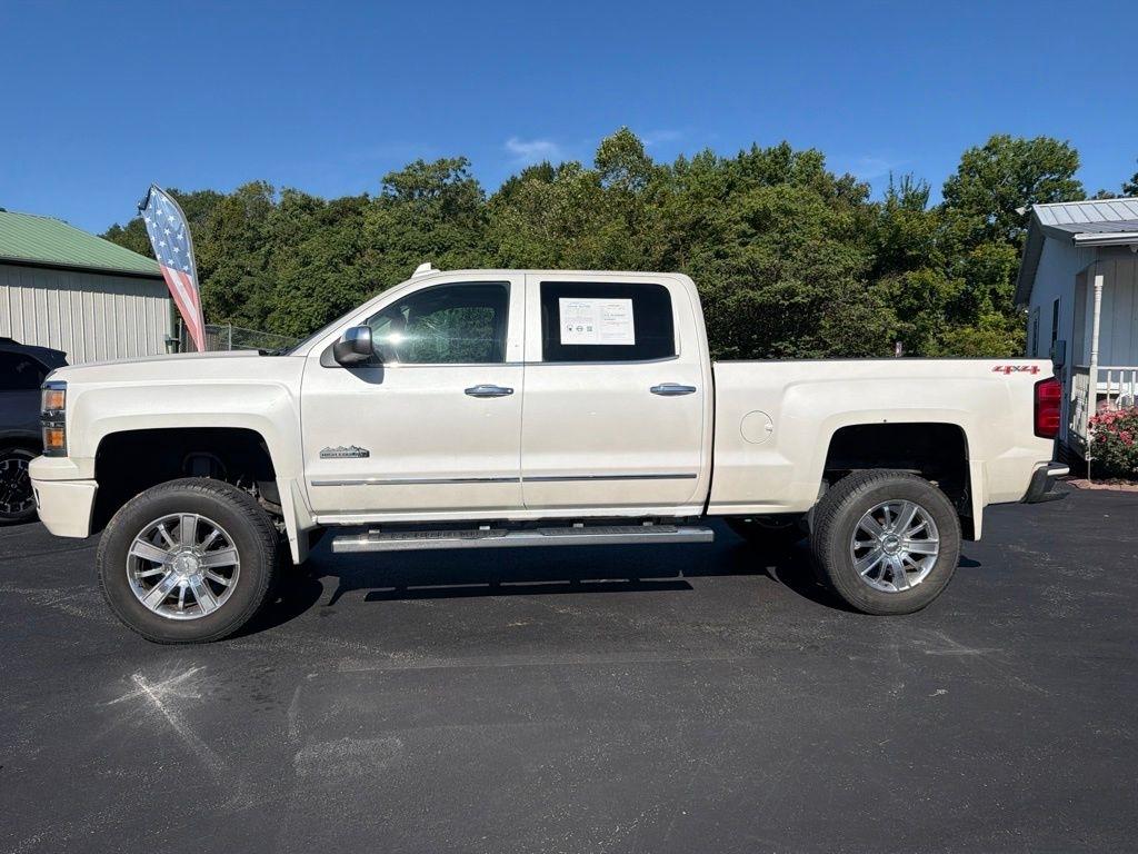 Chevrolet Silverado 1500 4WD Crew Cab 143.5" High Country 2015