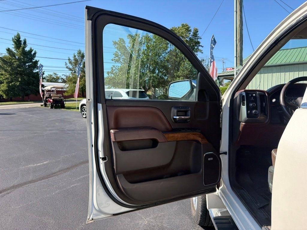 Chevrolet Silverado 1500 4WD Crew Cab 143.5" High Country 2015