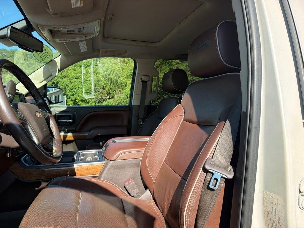 Chevrolet Silverado 1500 4WD Crew Cab 143.5" High Country 2015