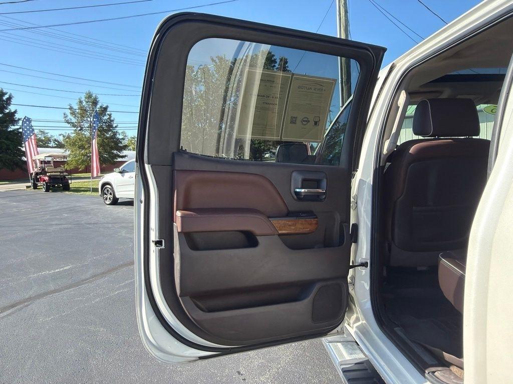 Chevrolet Silverado 1500 4WD Crew Cab 143.5" High Country 2015