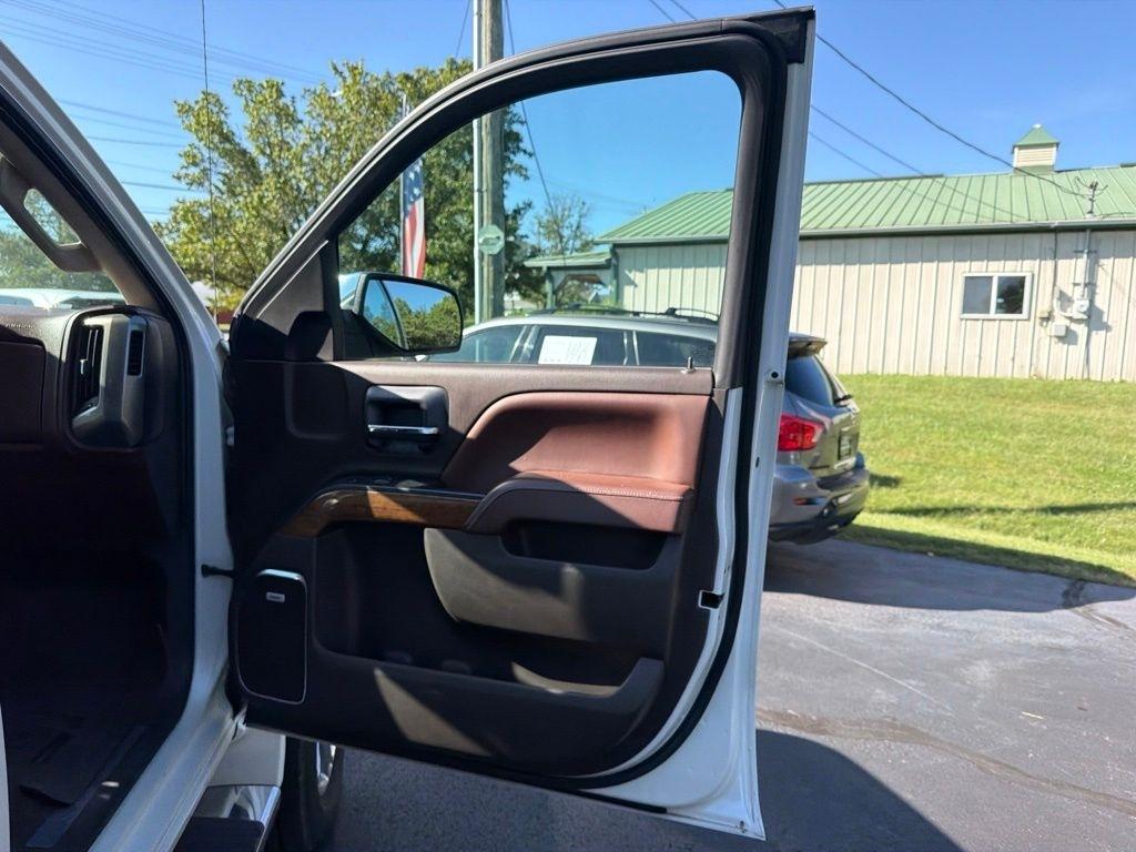 Chevrolet Silverado 1500 4WD Crew Cab 143.5" High Country 2015