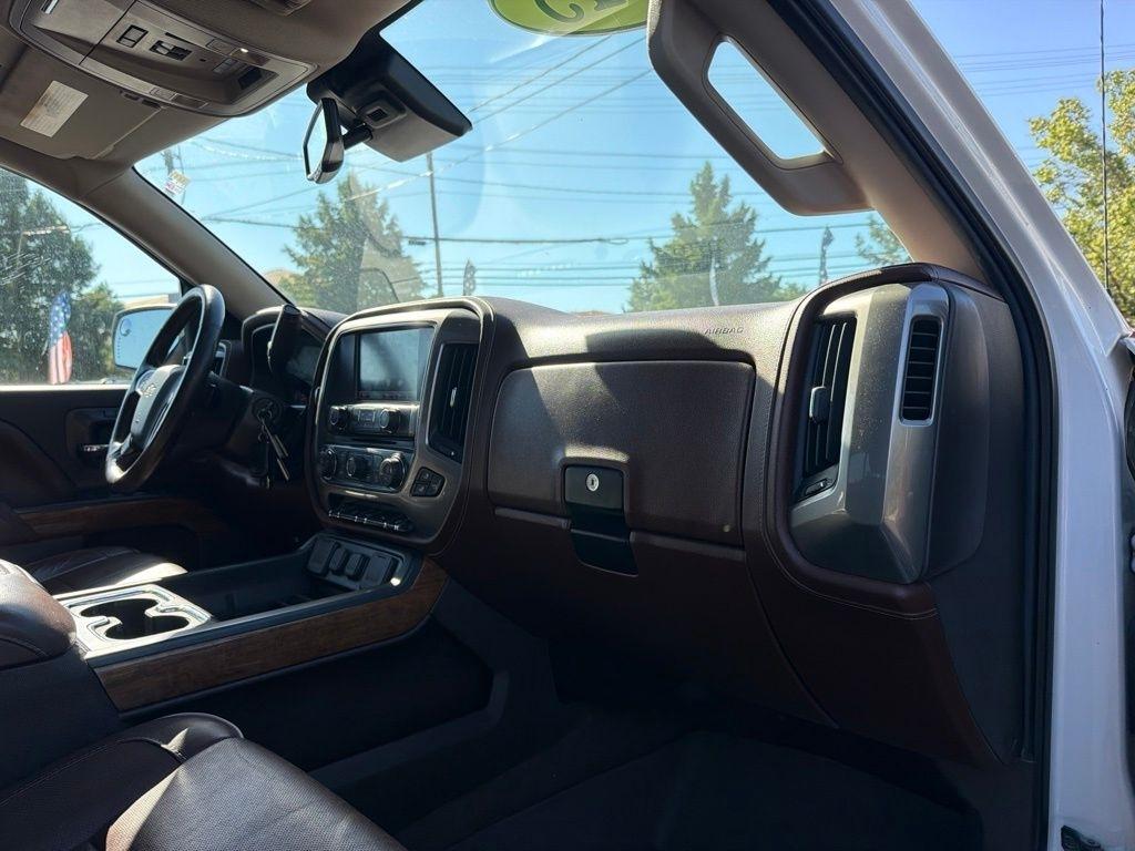 Chevrolet Silverado 1500 4WD Crew Cab 143.5" High Country 2015