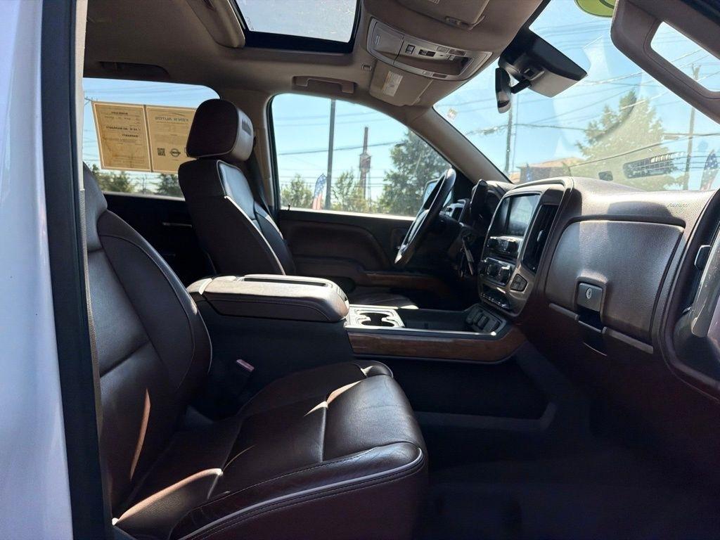 Chevrolet Silverado 1500 4WD Crew Cab 143.5" High Country 2015