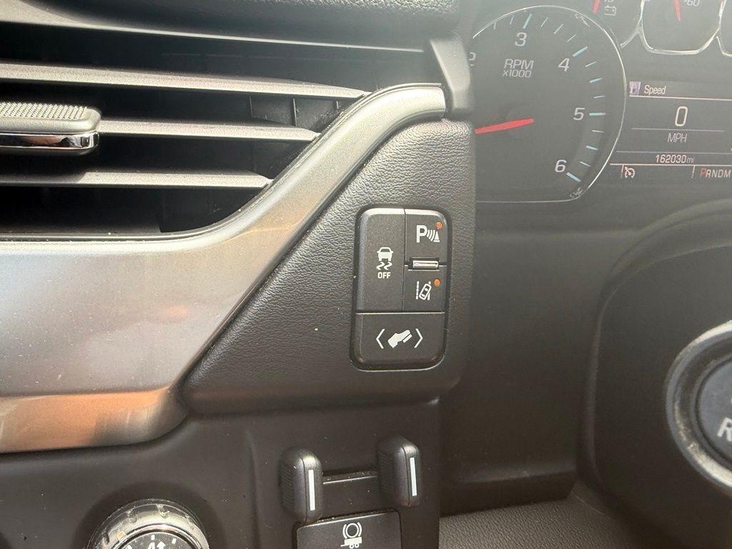 Chevrolet Suburban 4WD 4dr LT 2015