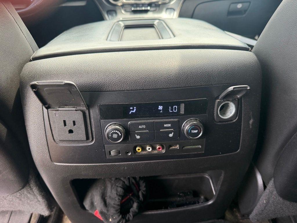 Chevrolet Suburban 4WD 4dr LT 2015