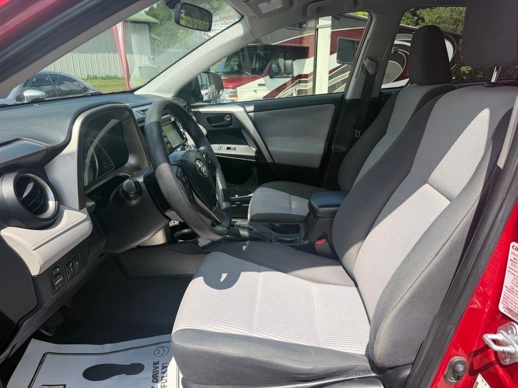 Toyota RAV4 FWD 4dr LE (Natl) 2015