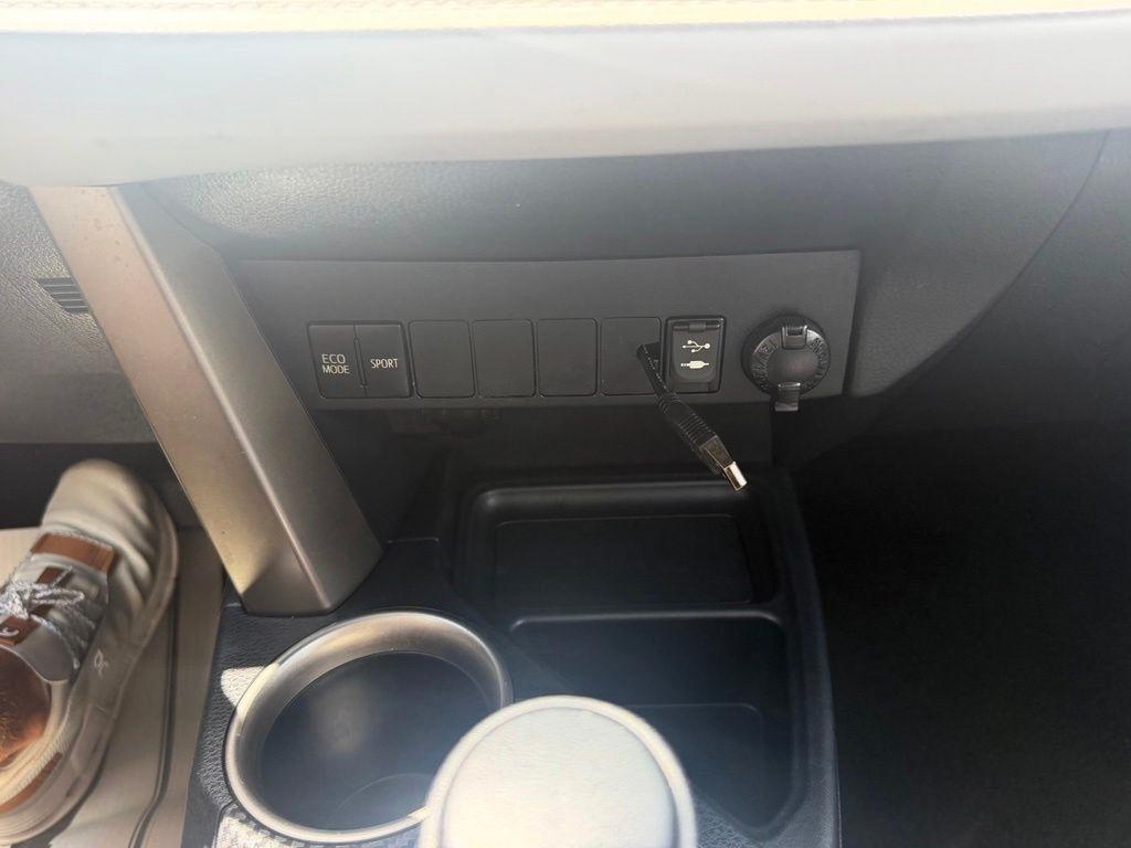 Toyota RAV4 FWD 4dr LE (Natl) 2015