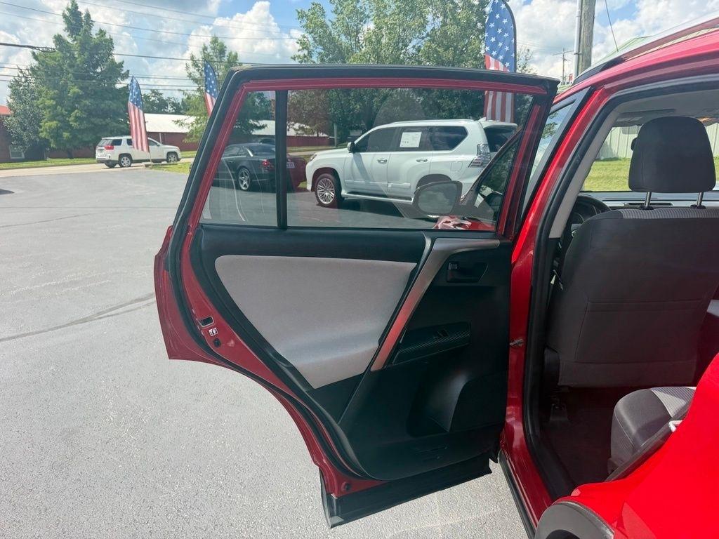 Toyota RAV4 FWD 4dr LE (Natl) 2015