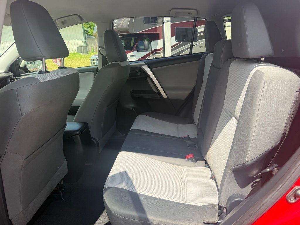 Toyota RAV4 FWD 4dr LE (Natl) 2015