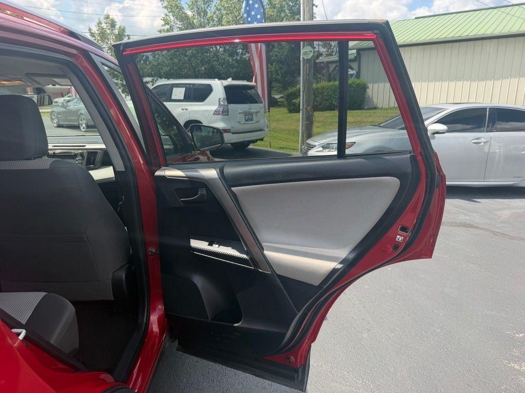 Toyota RAV4 FWD 4dr LE (Natl) 2015