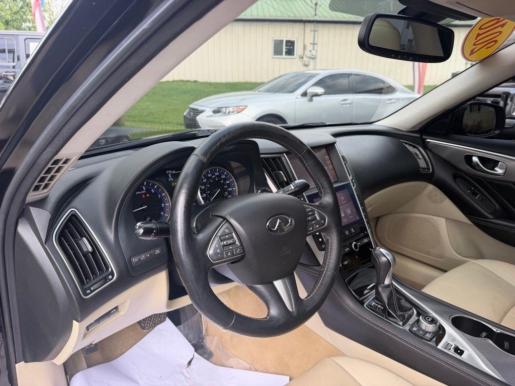 Infiniti Q50 4dr Sdn 3.0t Premium RWD 2016