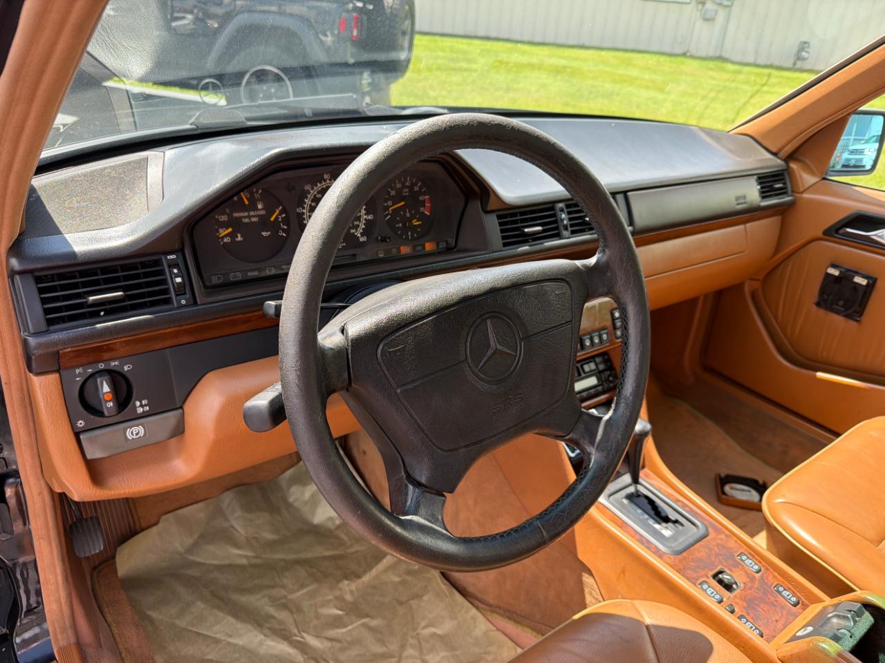 Mercedes-Benz 400 Series 4dr Sedan 4.2L Auto 1994