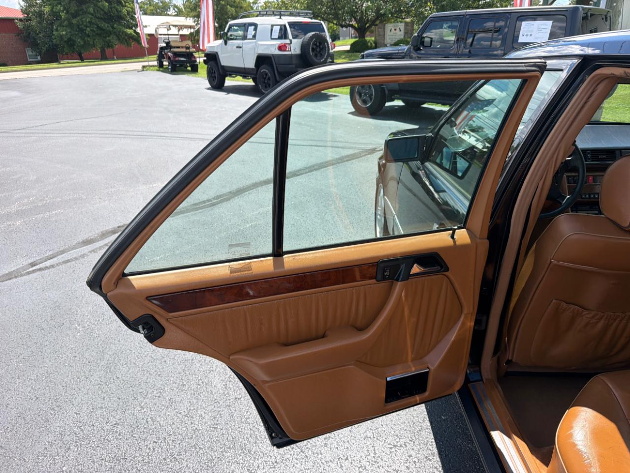 Mercedes-Benz 400 Series 4dr Sedan 4.2L Auto 1994