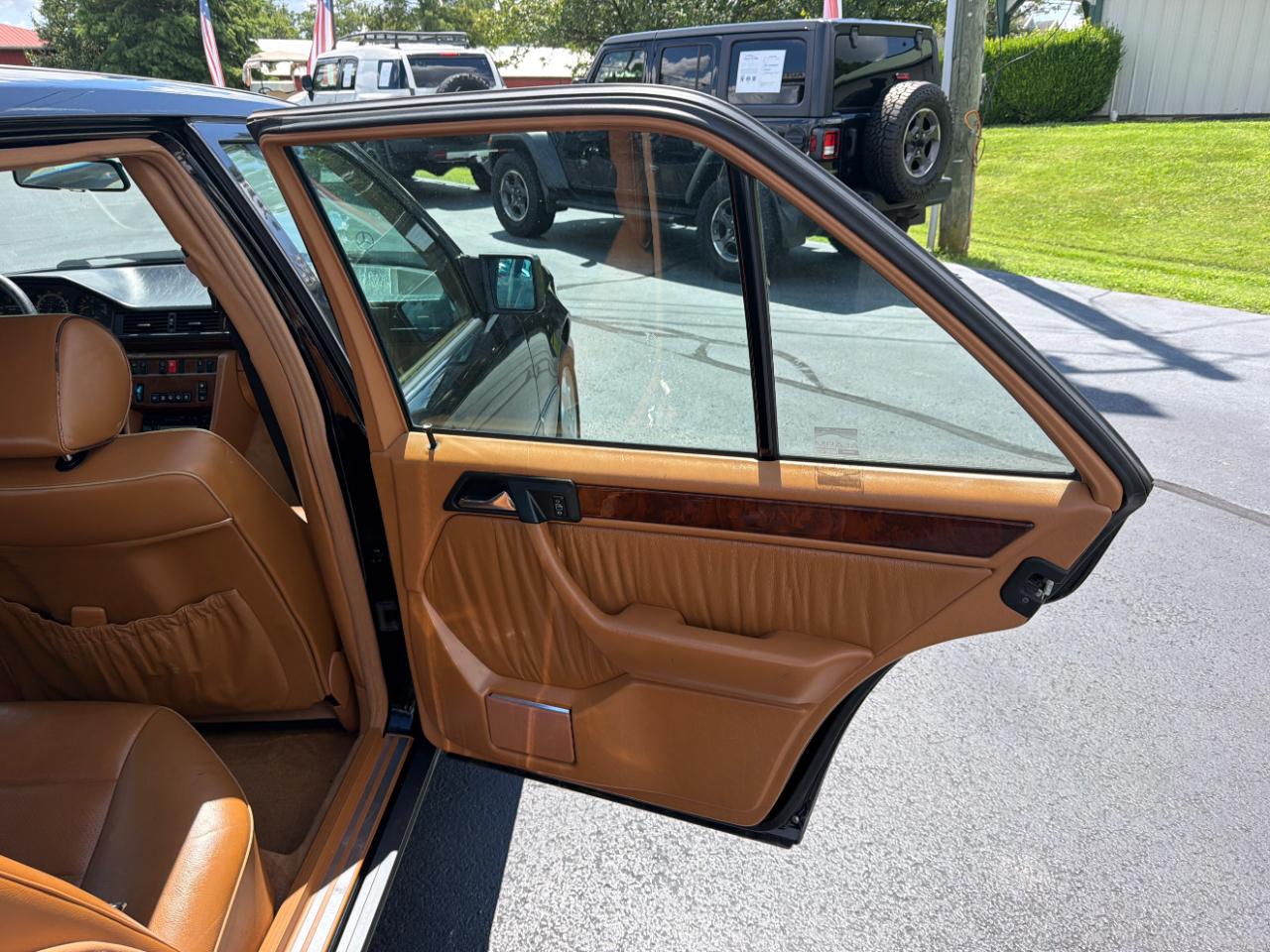 Mercedes-Benz 400 Series 4dr Sedan 4.2L Auto 1994