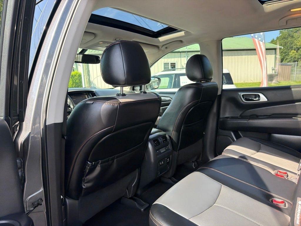 Nissan Pathfinder FWD SL 2019