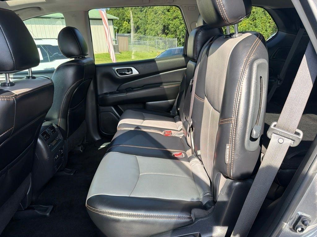 Nissan Pathfinder FWD SL 2019