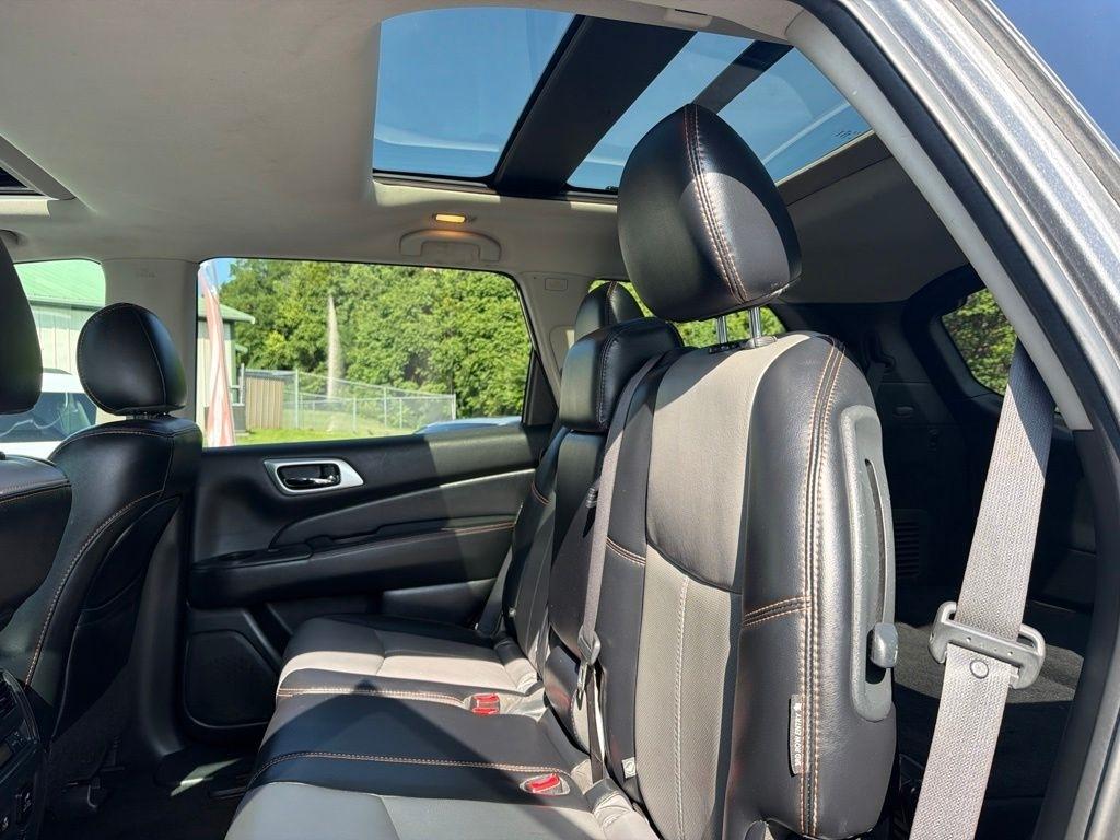 Nissan Pathfinder FWD SL 2019