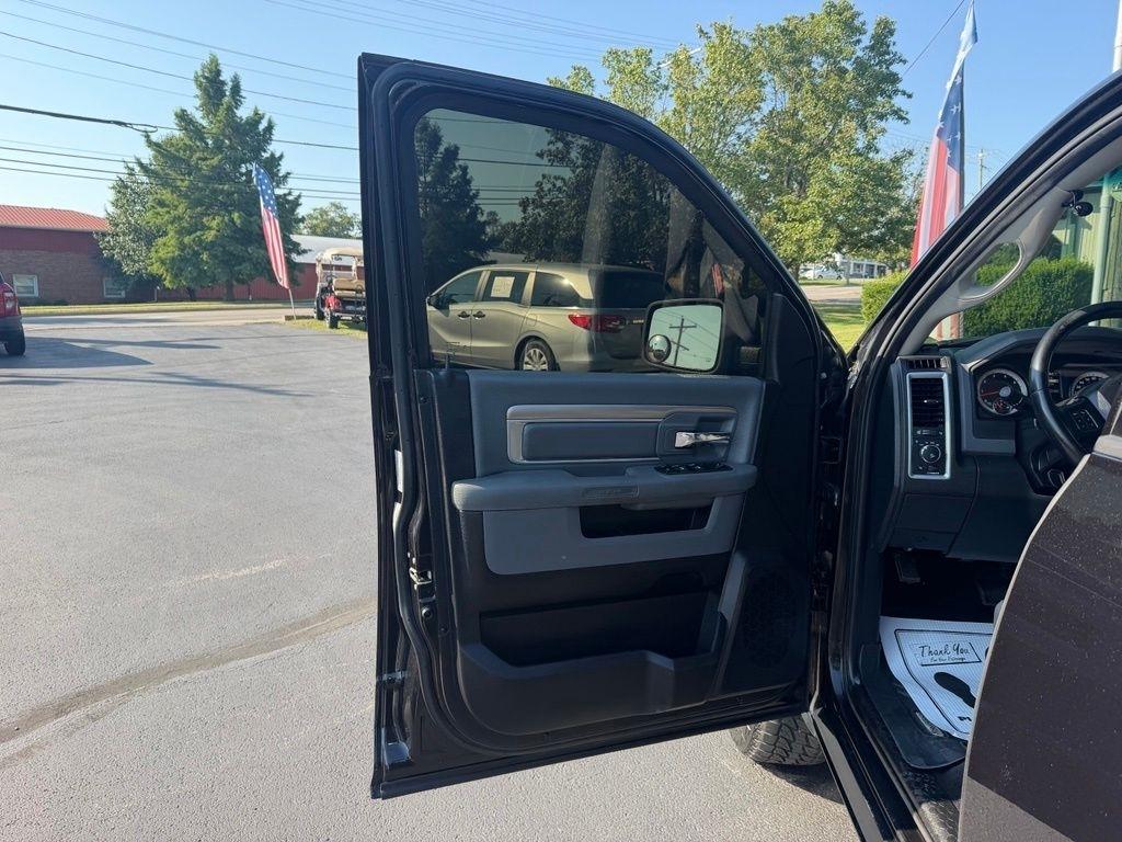 RAM 1500 4WD Quad Cab 140.5" Big Horn 2015