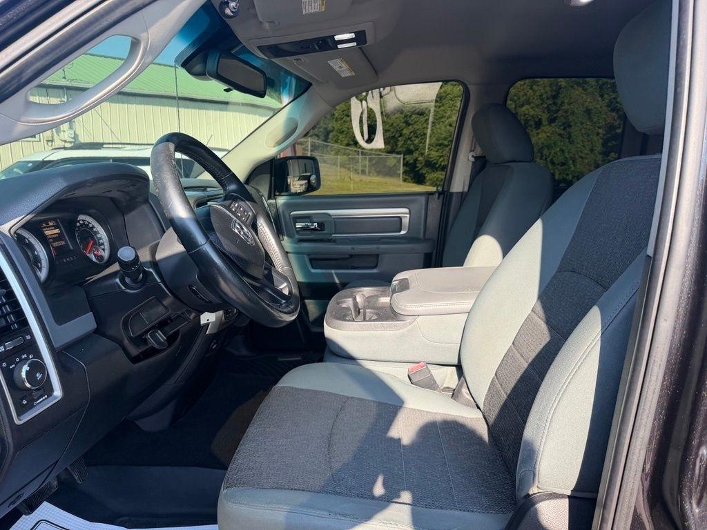 RAM 1500 4WD Quad Cab 140.5" Big Horn 2015