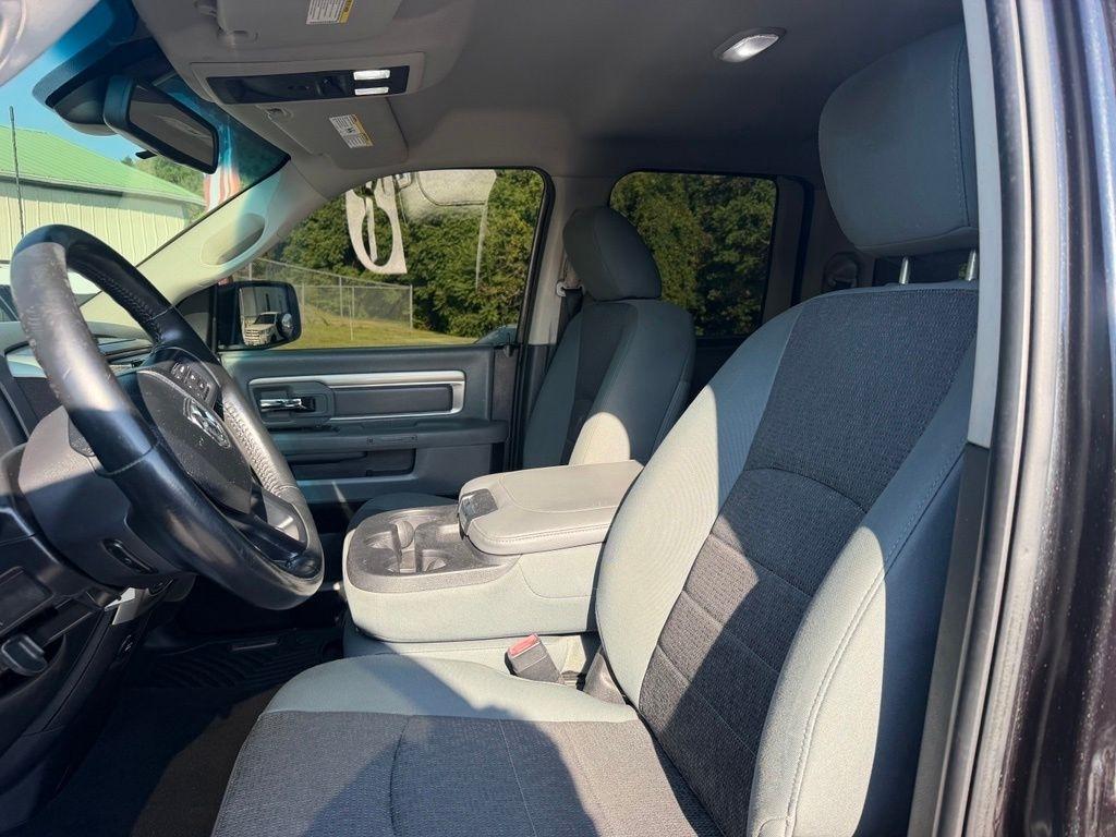 RAM 1500 4WD Quad Cab 140.5" Big Horn 2015