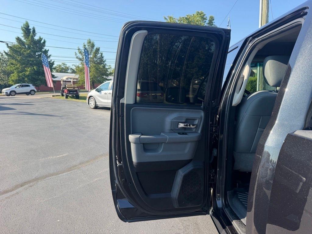 RAM 1500 4WD Quad Cab 140.5" Big Horn 2015