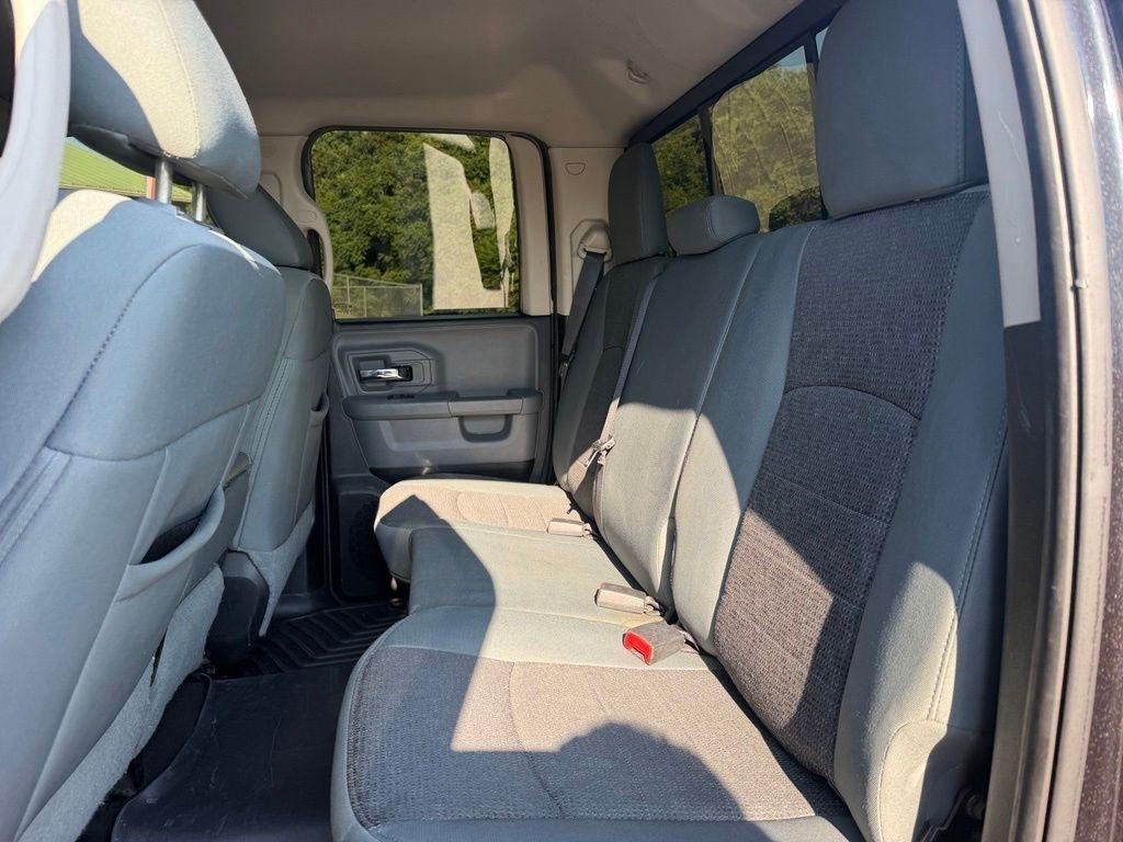 RAM 1500 4WD Quad Cab 140.5" Big Horn 2015