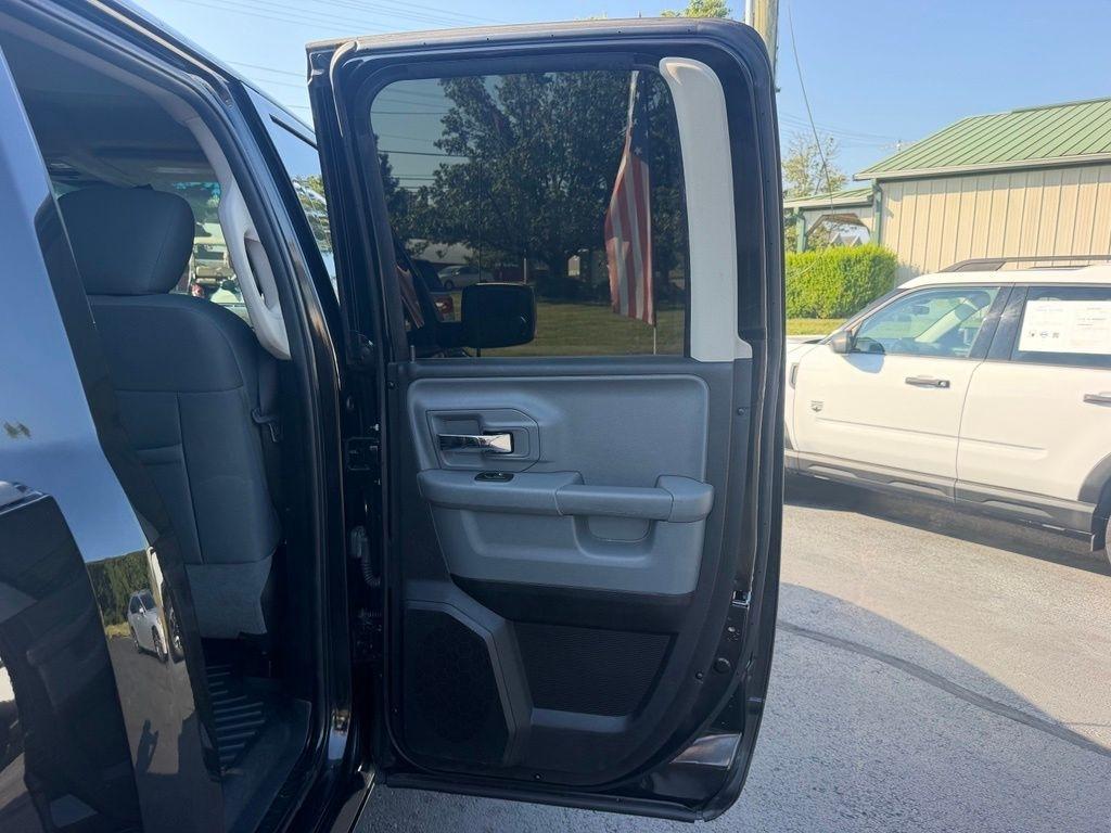 RAM 1500 4WD Quad Cab 140.5" Big Horn 2015