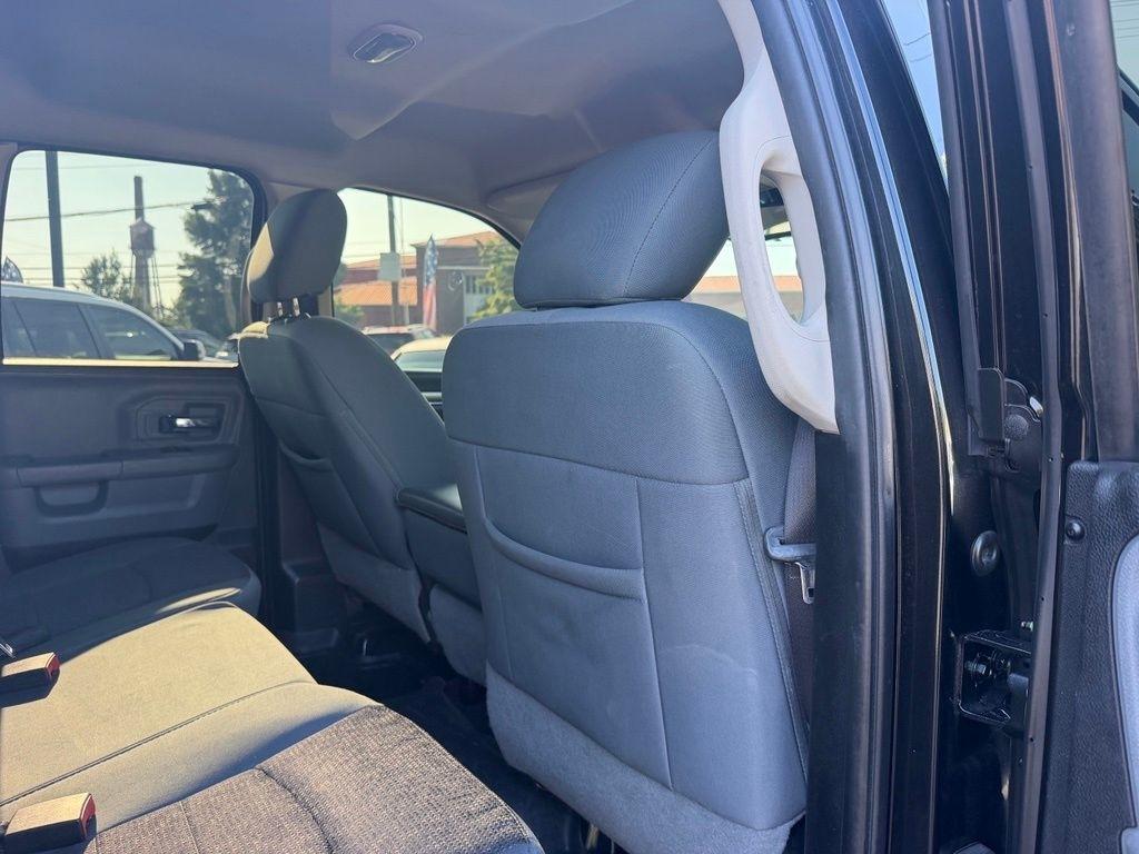 RAM 1500 4WD Quad Cab 140.5" Big Horn 2015