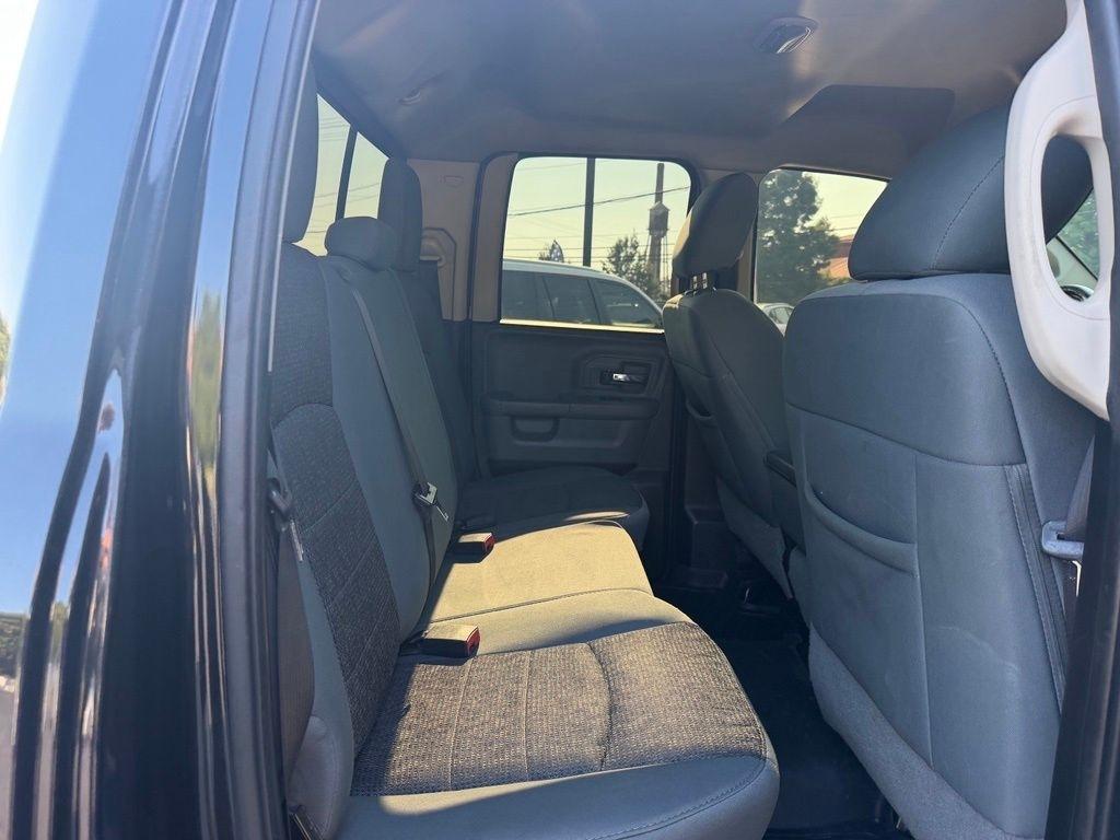 RAM 1500 4WD Quad Cab 140.5" Big Horn 2015