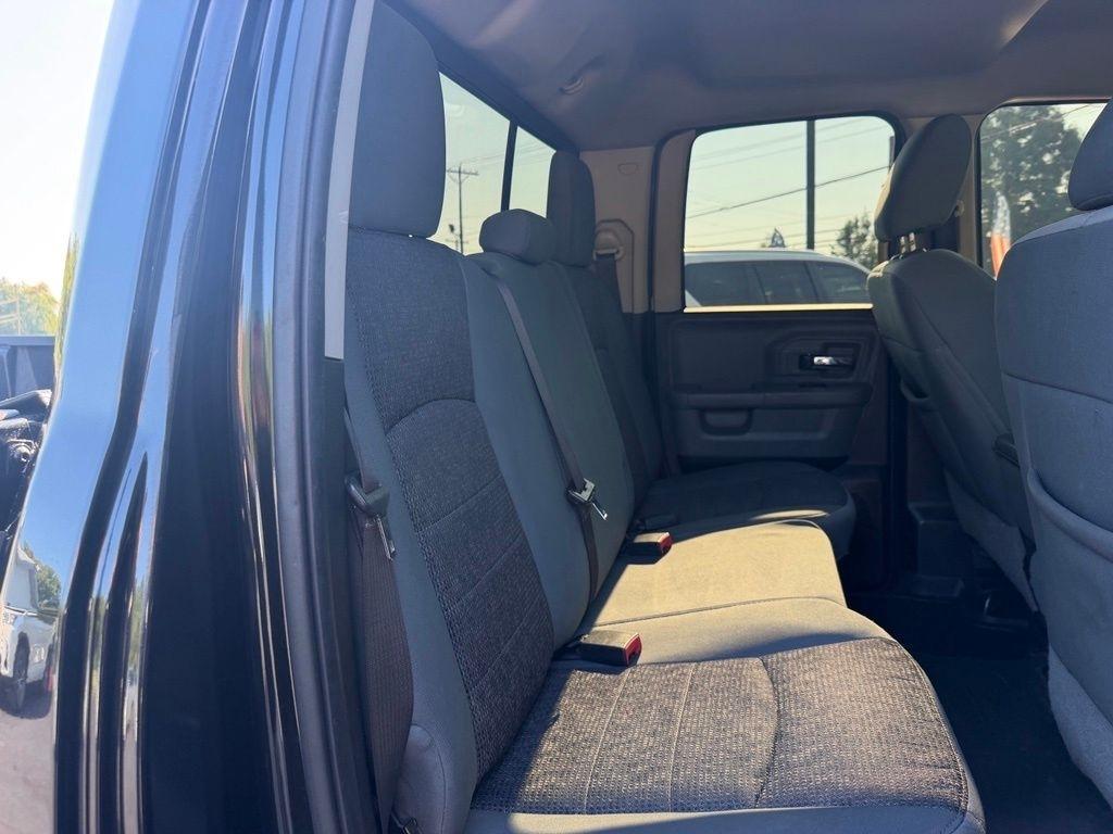 RAM 1500 4WD Quad Cab 140.5" Big Horn 2015