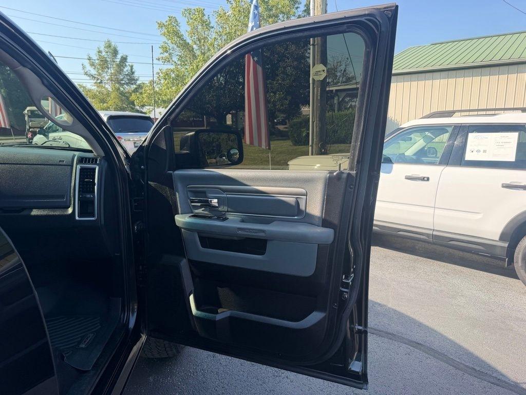 RAM 1500 4WD Quad Cab 140.5" Big Horn 2015