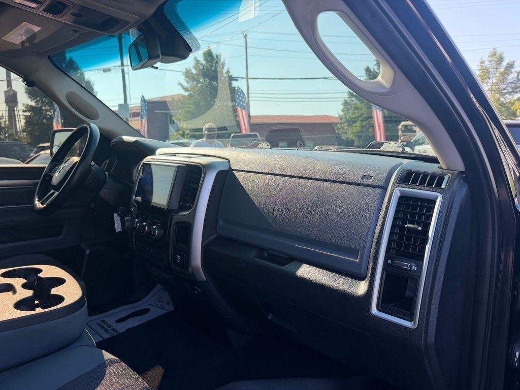 RAM 1500 4WD Quad Cab 140.5" Big Horn 2015