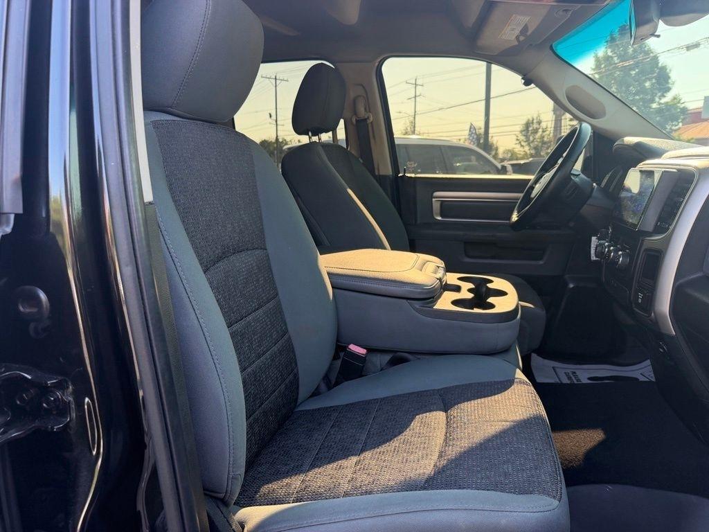 RAM 1500 4WD Quad Cab 140.5" Big Horn 2015