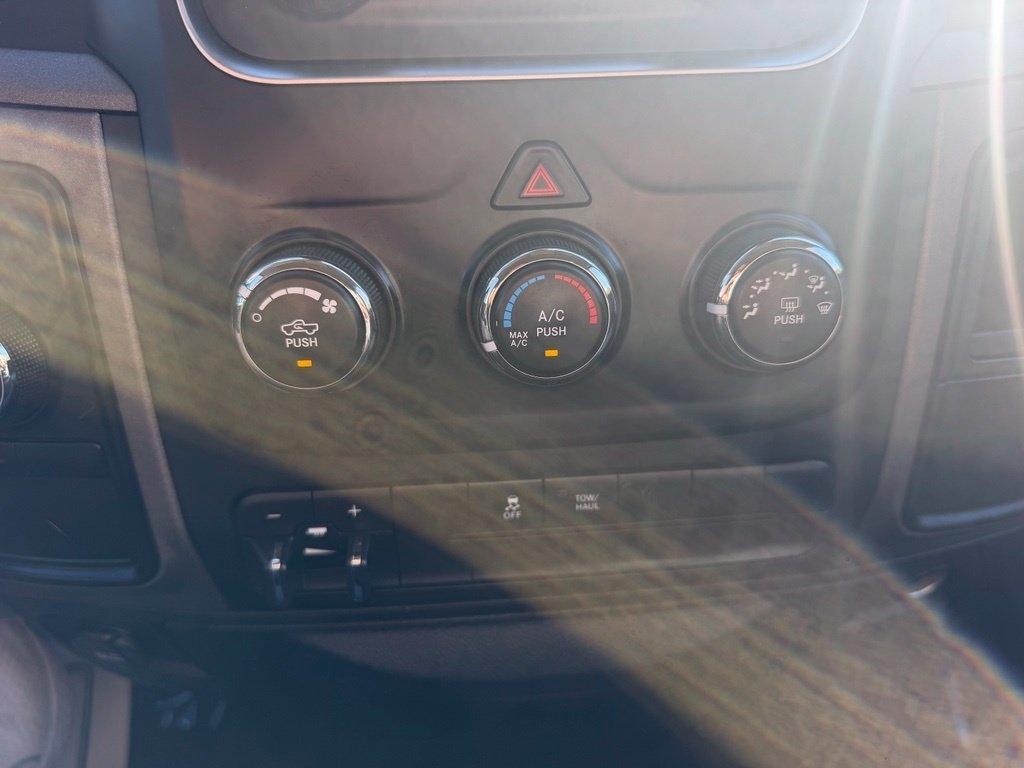 RAM 1500 4WD Quad Cab 140.5" Tradesman 2013